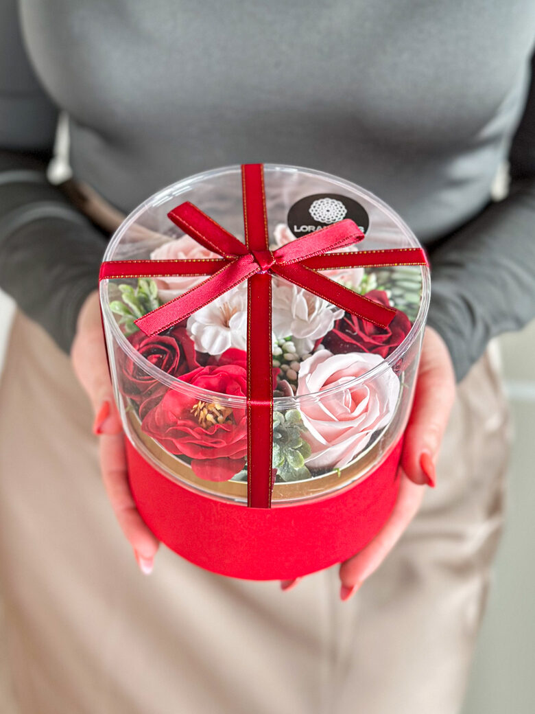 Muilo gėlių kompozicija dežutėje su dangteliu ir kaspinėliu RAUSVA, S