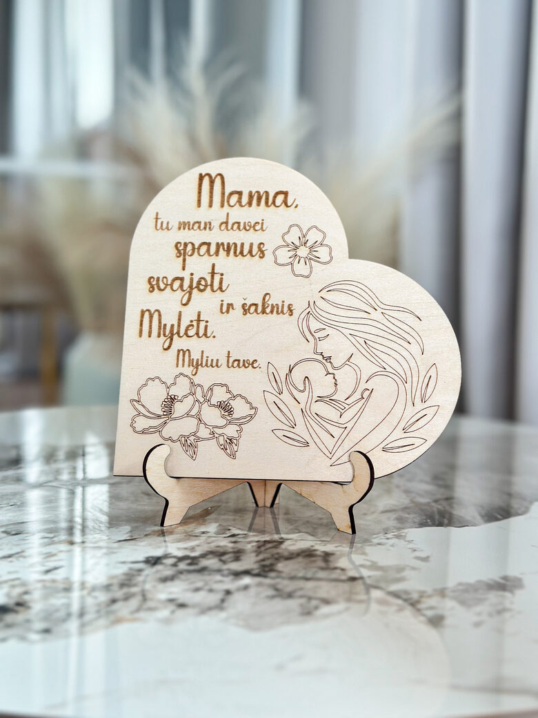 Medinė lentelė širdelė MAMA TU MAN DAVEI...