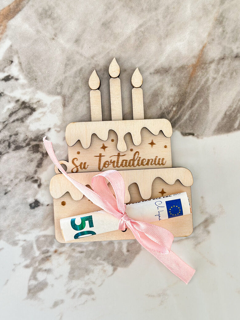 Medinė lentelė pinigams dovanoti SU TORTADIENIUI