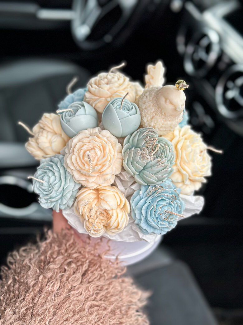 Vaško gėlių (žvakių) puokštė PAUKŠTELIS, L