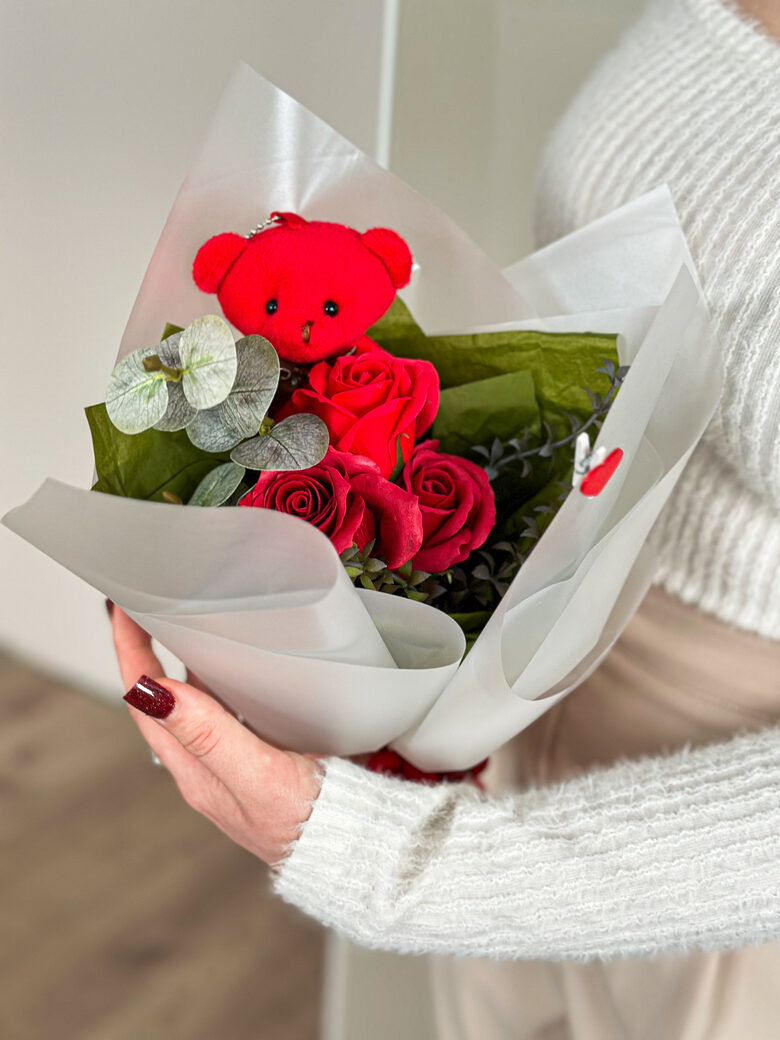 Muilo rožių puokštė su meškučiu RAUDONA 
