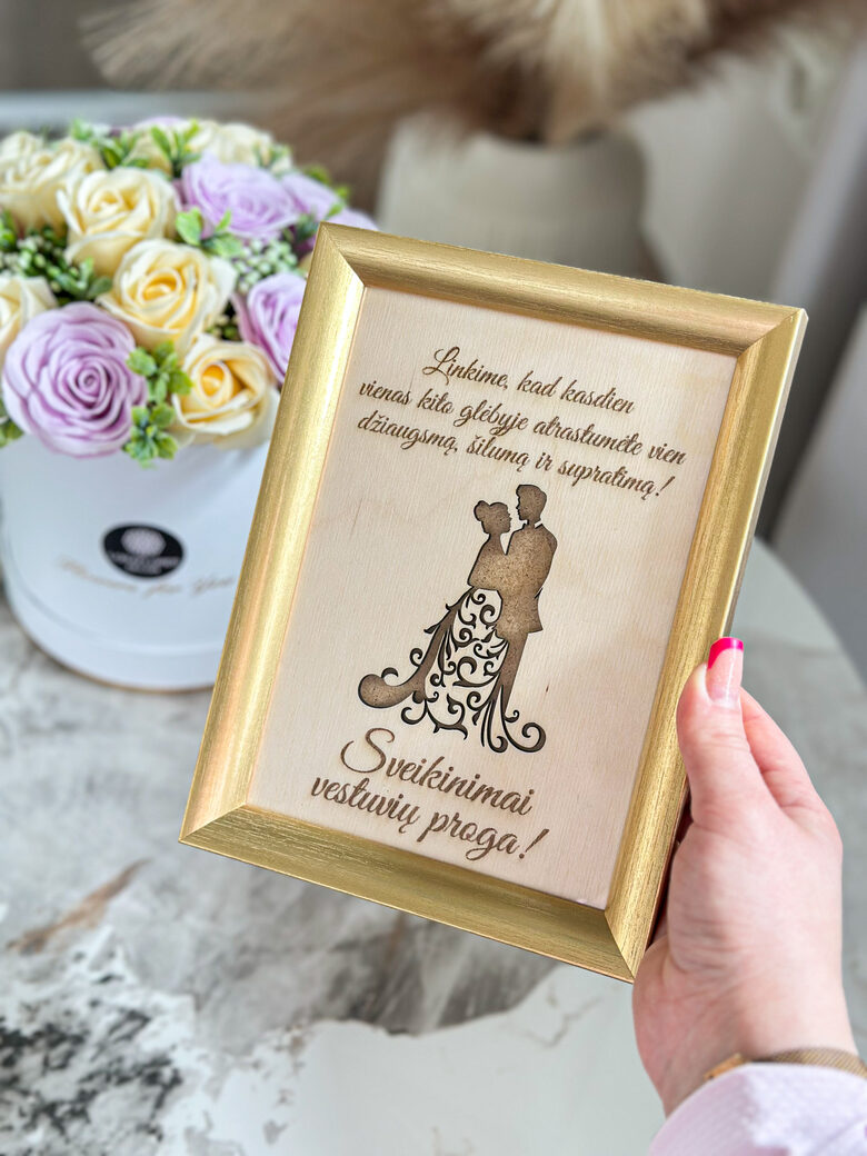 Rėmelis, graviruotas sveikinimas JAUNAVEDŽIAMS