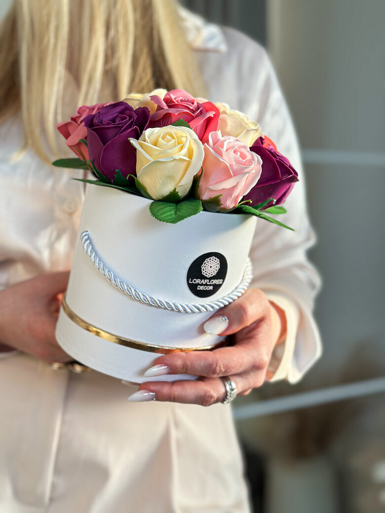 Plonojo muilo rožių puokštė "PELENE" (M)