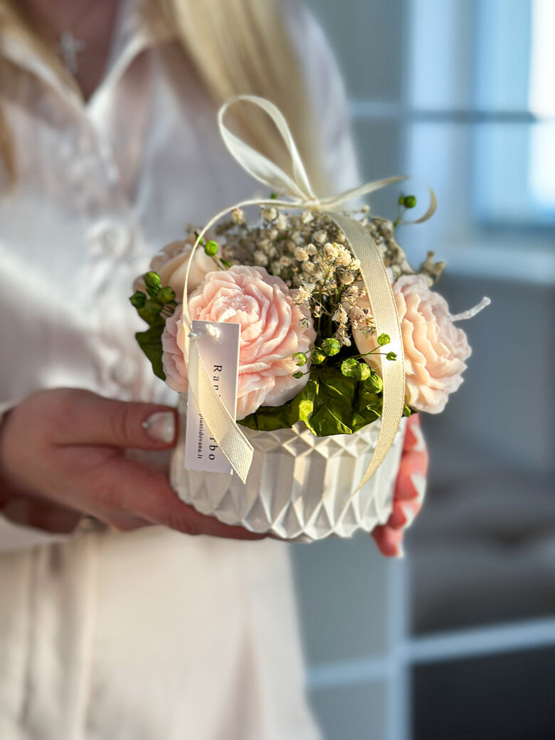 Vaško gėlių - žvakių puokštelė MAŽA ŠVENTĖ, S