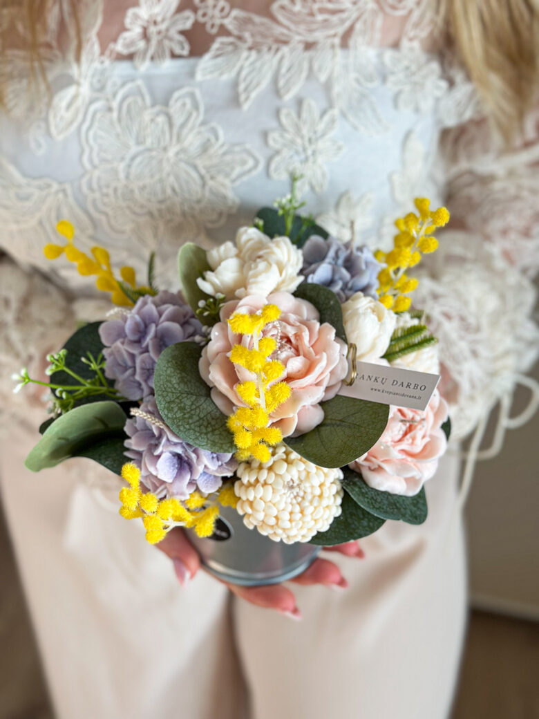 Vaško gėlių (žvakių) puokštė PAVASARIS