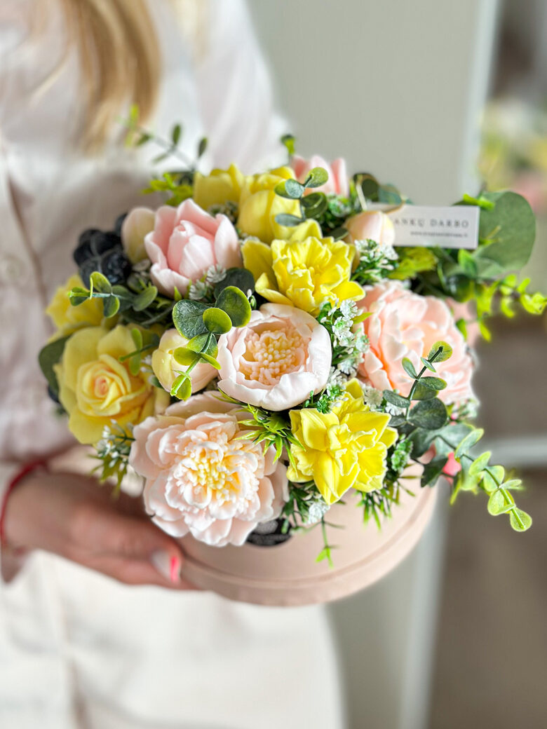 Dekoratyvinė kietojo muilo gėlių puokštė YPATINGOJI, L