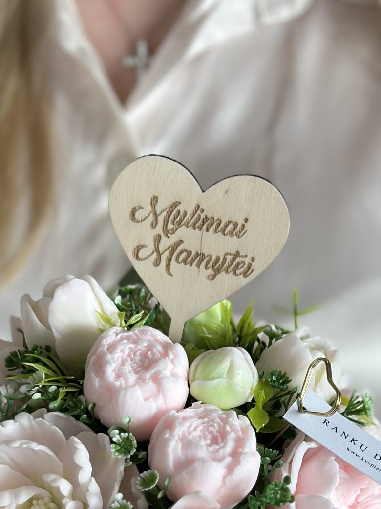 Medinis užrašas puokštėms širdelės formos (Įvairūs pasirinkimai)