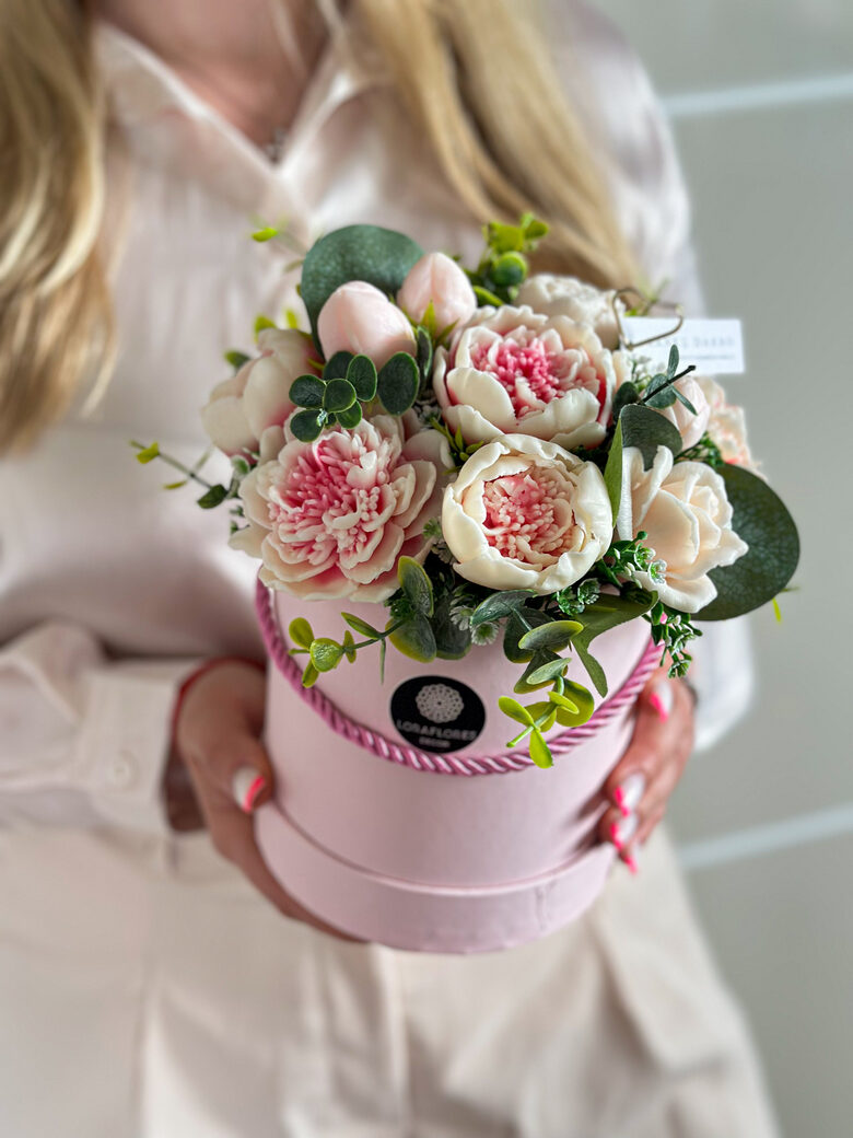 Dekoratyvinė kietojo muilo bijūnų puokštė PAULINA, M