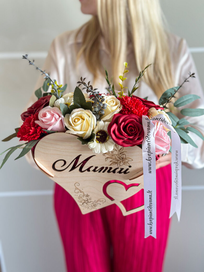 Muilo gėlių puokštė medinėje dežutėje MAMAI Nr.2