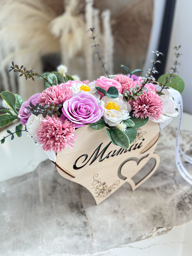 Muilo gėlių puokštė medinėje dežutėje MAMAI Nr.4