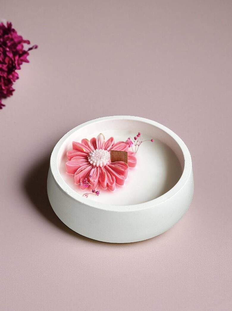 Kokosų vaško žvakė RAMUNYTĖ purpurinė