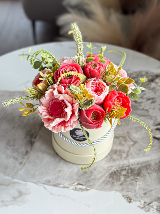 Dekoratyvinė kietojo muilo bijūnų puokštė PAULINA, M