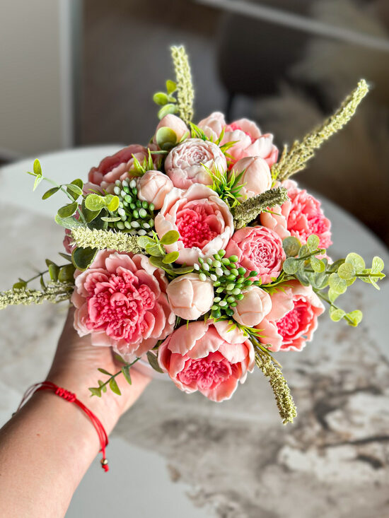 Dekoratyvinė kietojo muilo bijūnų puokštė SOFIJA, M