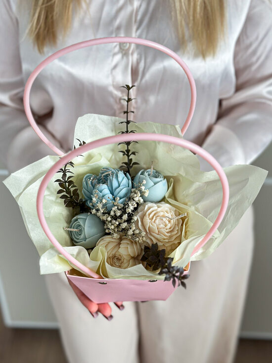 Žvakių puokštė krepšelyje su rankenėlėmis PAVASARIS, M