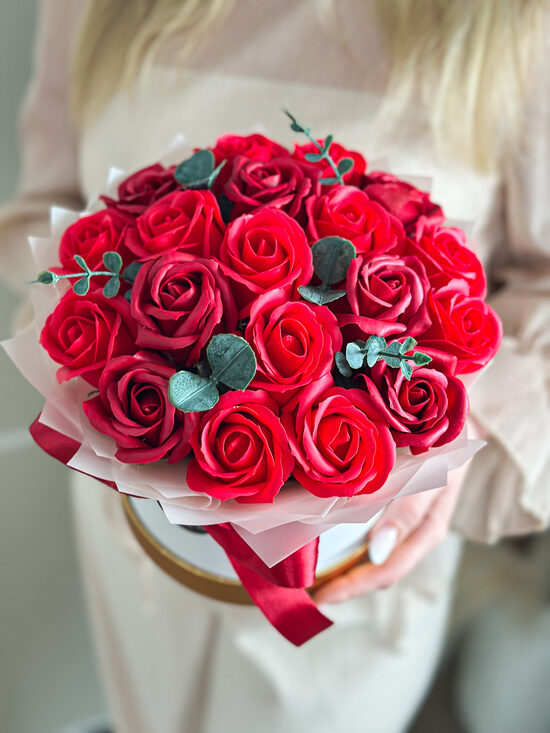 Muilo gėlių puokštė "BURGUNDY RED" (ML)