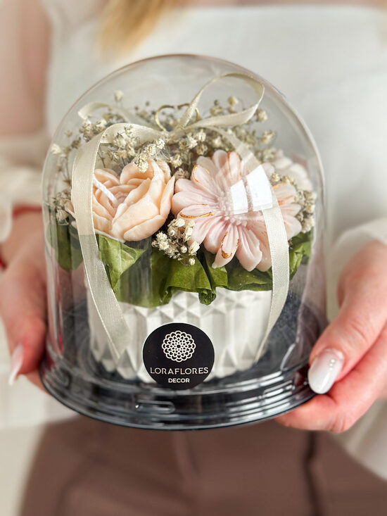 Vaško gėlių - žvakių puokštelė kupole ŠVELNIOJI , S