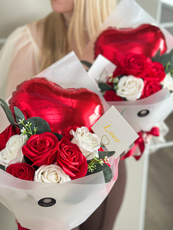 Muilo rožių puokštė su balionu ŠIRDELĖ