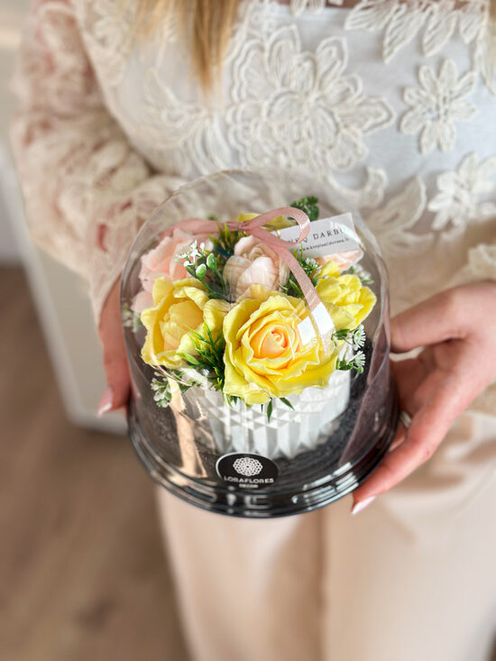 Kietojo muilo gėlių kompozicija kupole GELTONA