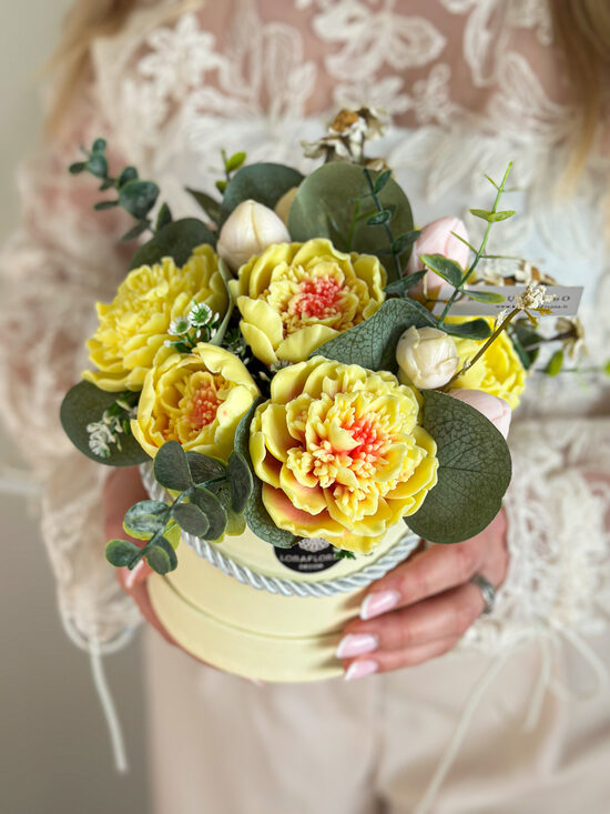 Dekoratyvinė kietojo muilo tulpių puokštė GELTONI BIJŪNAI, M