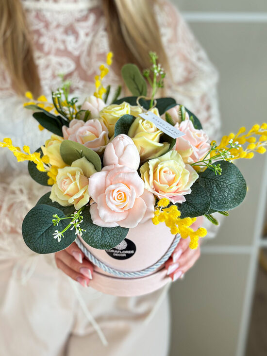 Kietojo muilo gėlių puokštė PAVASARIO SPALVOS, ML