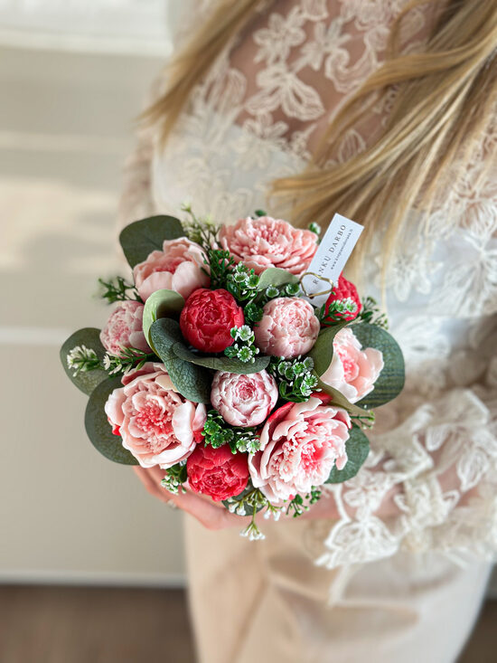 Dekoratyvinė kietojo muilo bijūnų puokštė PAULINA, M