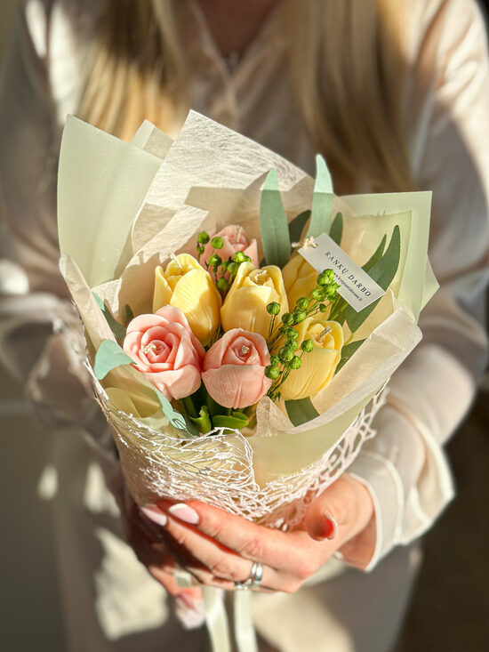 Vaško - žvakių puokštė 7 GELTONAI-ROŽINĖS TULPĖS