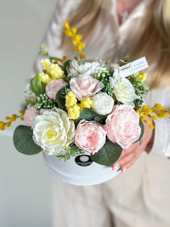 Dekoratyvinė kietojo muilo gėlių puokštė ŠVELNUMAS, L