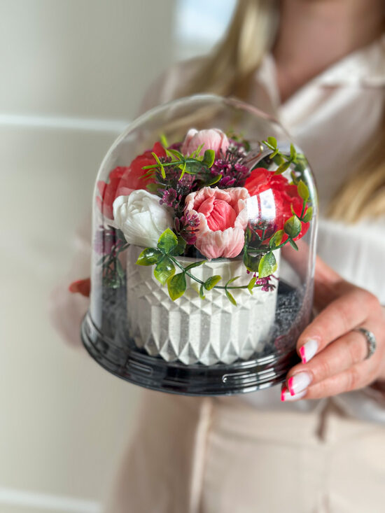 Kietojo muilo gėlių kompozicija kupole RAUDONA, S