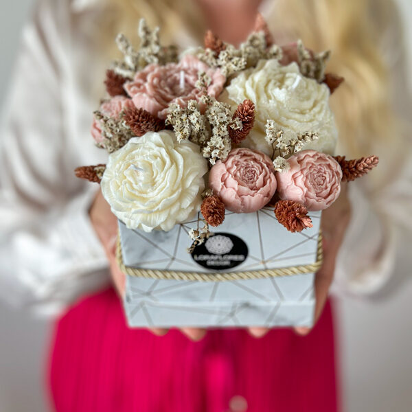 Vaško - žvakių puokštės | Kvepianti dovana | Vaško gėlės Loraflores | Džiovinti augalai